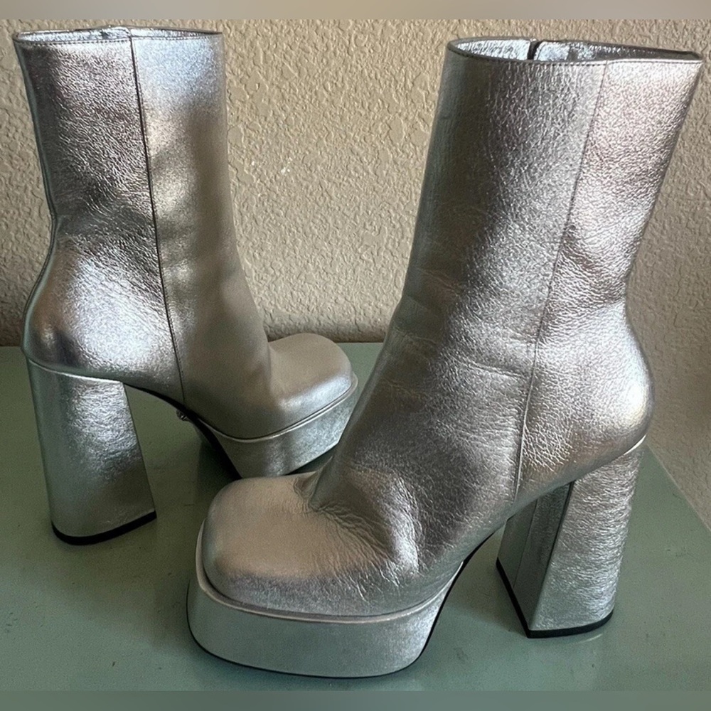 VERSACE AEVITAS PLATFORM ANKLE BOOTS  SIZE 38.5 New - Picture 12 of 12